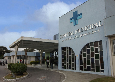 duas pessoas hospital