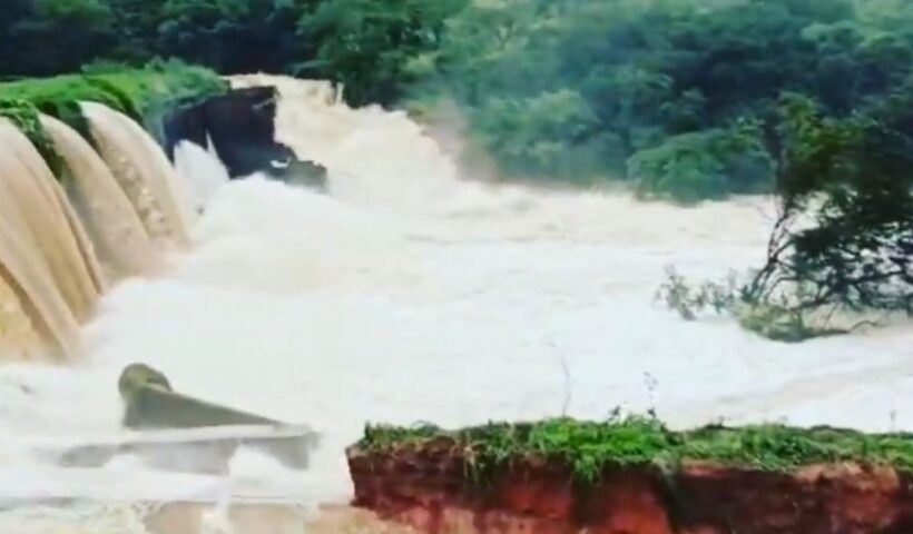 Com risco de rompimento de barragem, moradores deixam suas casas em MG