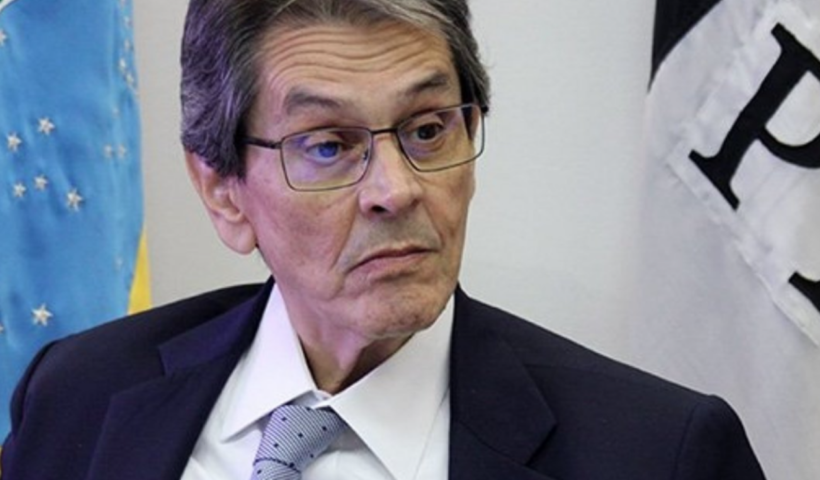 tse Roberto Jefferson deixa a prisão com tornozeleira eletrônica