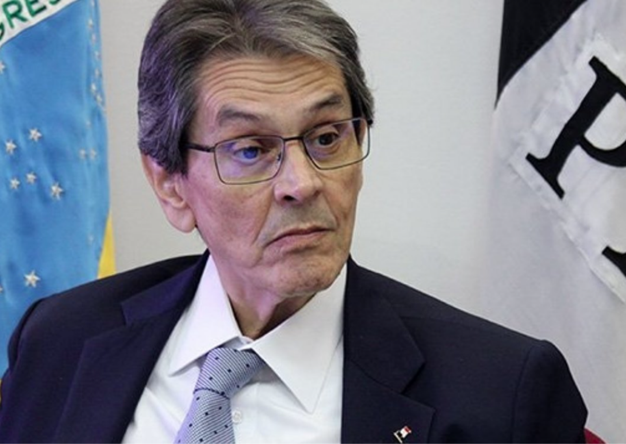 tse Roberto Jefferson deixa a prisão com tornozeleira eletrônica