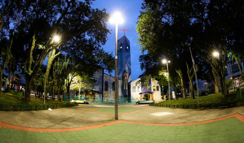 Prefeitura inicia iluminação de LED de mais uma praça
