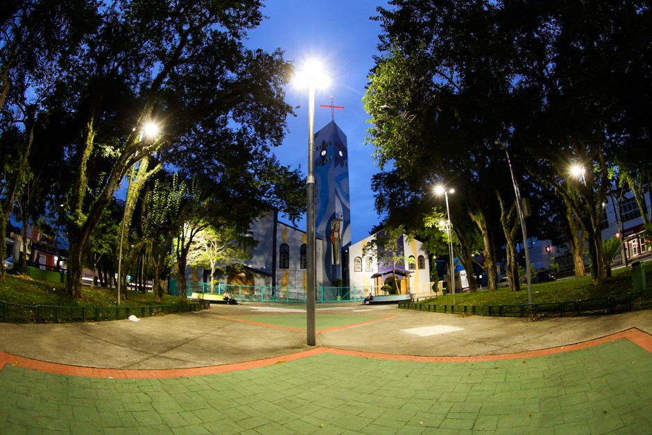 Prefeitura inicia iluminação de LED de mais uma praça