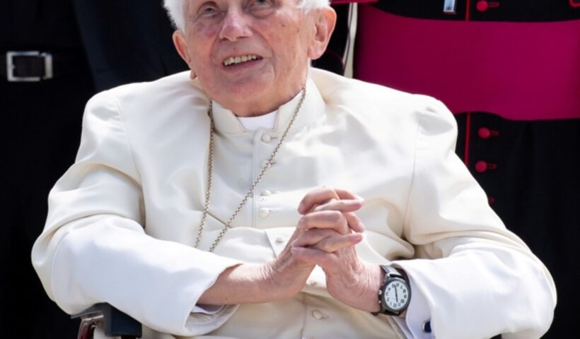 Bento XVI reconhece erros no tratamento de casos de abuso