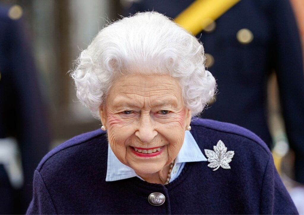 Rainha Elizabeth testa positivo para covid-19