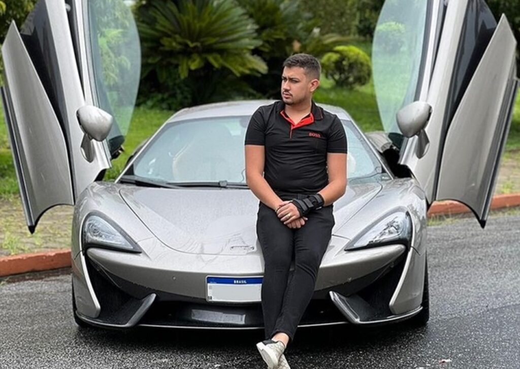 Carros de luxo do ‘Sheik do Bitcoin’ são apreendidos em São José