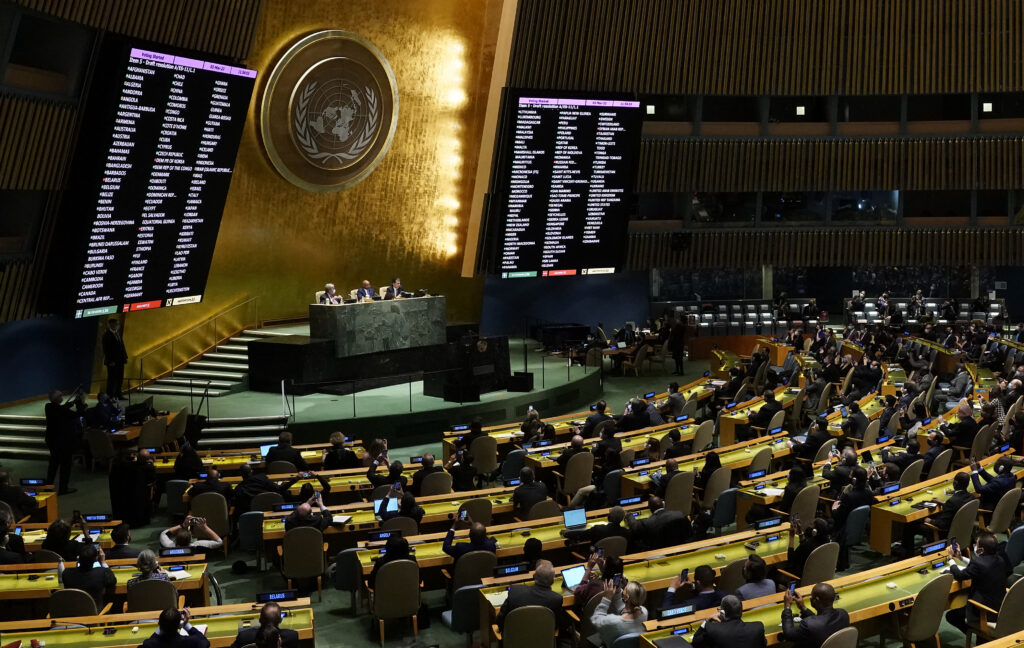 ASSEMBLEIA GERAL DA ONU APROVA RESOLUÇÃO CONTRA INVASÃO DA UCRÂNIA PELA RÚSSIA