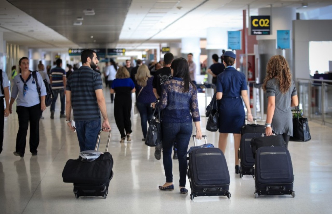 Uso de máscaras continua obrigatório em aeroportos e em aviões