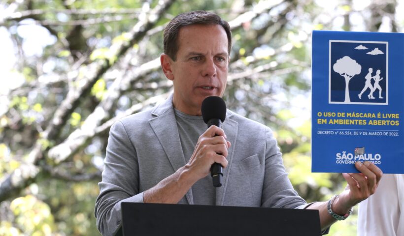 Doria desobriga uso de máscaras em locais públicos abertos em São Paulo