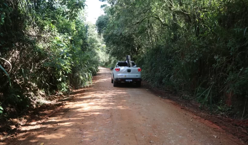 Estrada do Tanquinho recebe manutenção