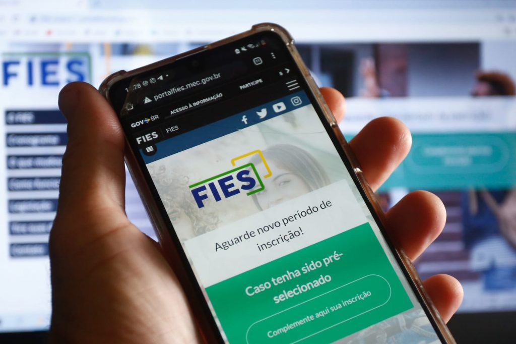 MEC prorroga prazo de inscrição no Fies