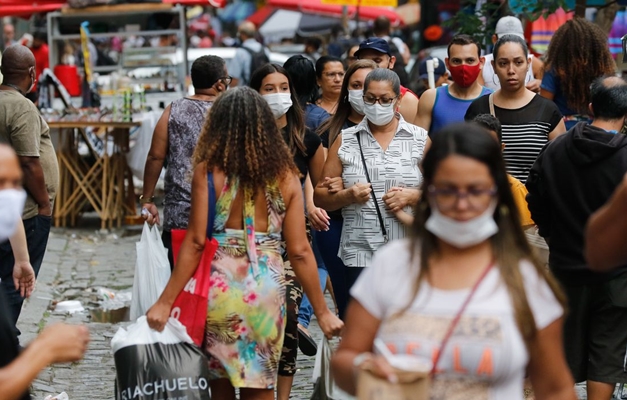 MG flexibiliza uso de máscaras em locais abertos