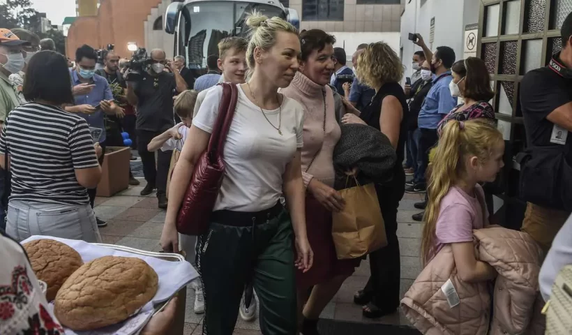 Grupo de 47 ucranianos chega ao Brasil em acolhida humanitária