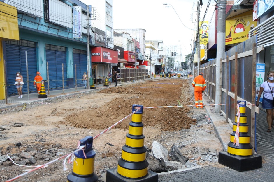 Prefeitura e ACI se reúnem com comerciantes da XV de Novembro