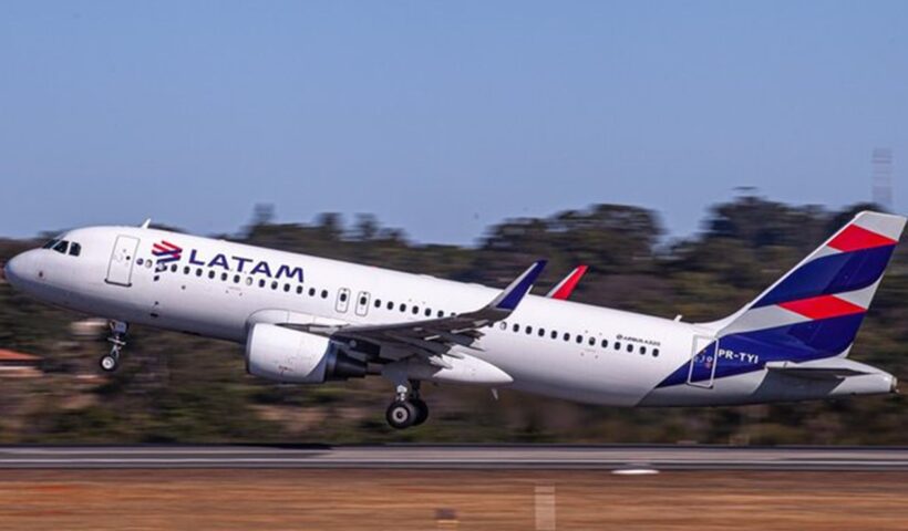 Menino de 9 anos entra escondido em avião e viaja só de Manaus até SP