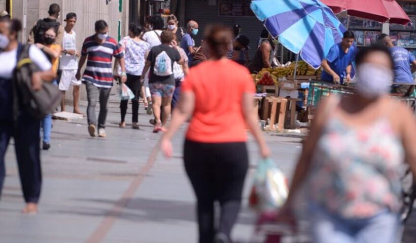 SP deve desobrigar uso de máscaras em espaços abertas a partir de hoje