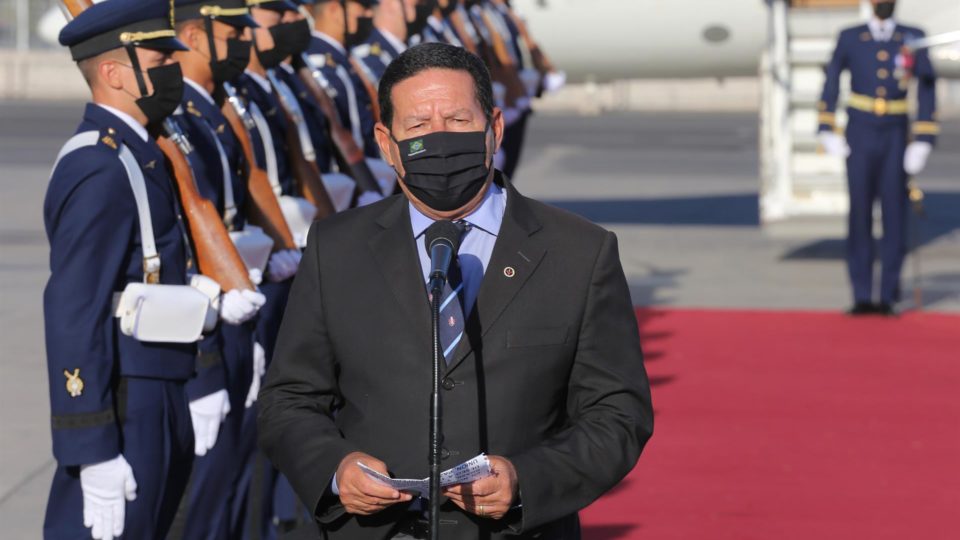 Mourão vai ao Chile para a posse de Gabriel Boric