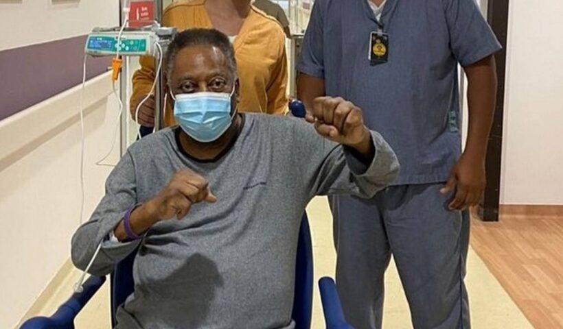 Pelé recebe alta após se recuperar de infecção urinária
