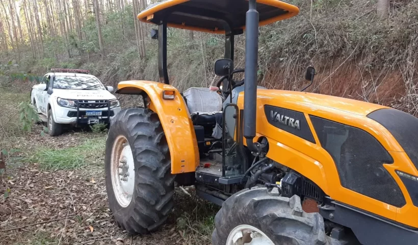 Trator furtado é recuperado pela Polícia Ambiental, em Redenção da Serra