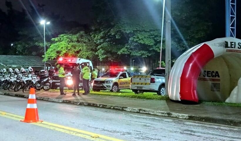 Blitz da Lei Seca autua 56 motoristas em São José
