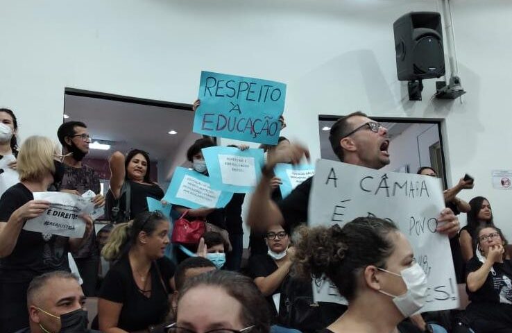 Professores da rede municipal de Jacareí fazem paralisação