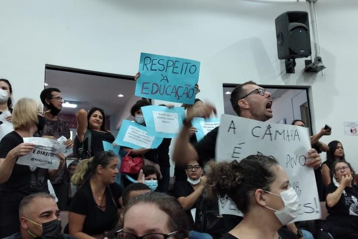 Professores da rede municipal de Jacareí fazem paralisação