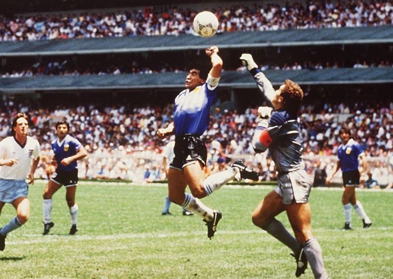 Camisa utilizada por Maradona no gol "La Mano de Dios" será leiloada