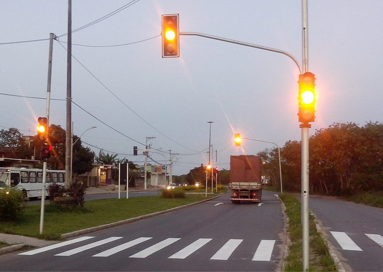 Projeto quer acabar com amarelo piscante nos semáforos de Taubaté das 23h às 5h