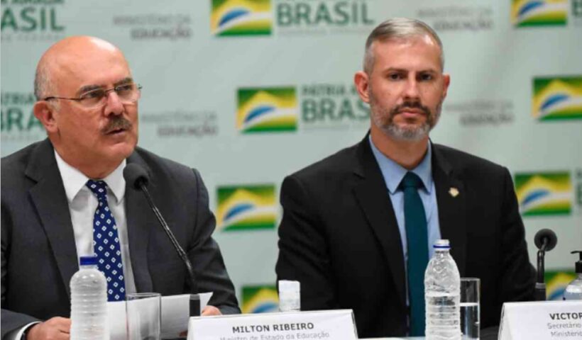 Victor Godoy é efetivado como ministro da Educação
