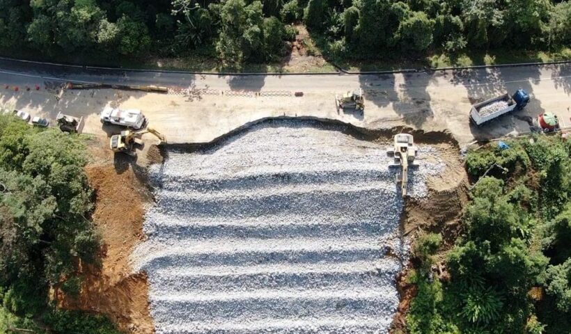 Recuperação de trecho da Rio-Santos que cedeu em Ubatuba entra na fase final