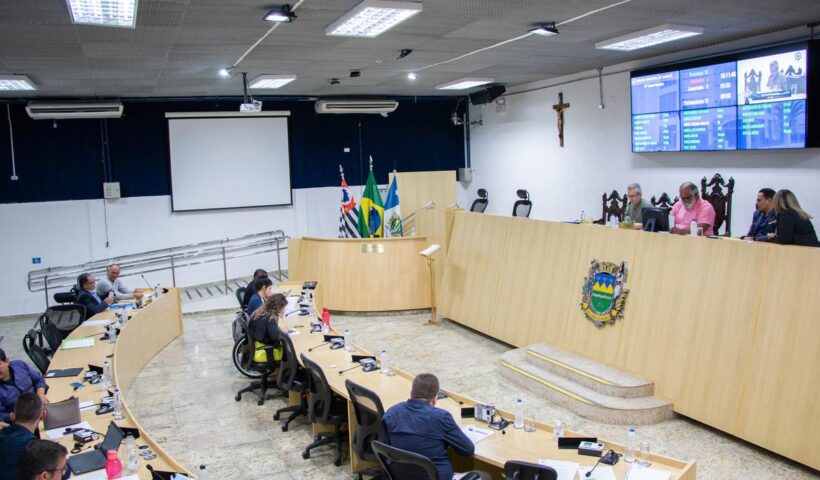Vereadores mantêm veto e adegas de Taubaté terão que encerrar delivery às 23h