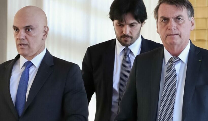 Bolsonaro entra com ação na PGR contra ministro Alexandre de Moraes