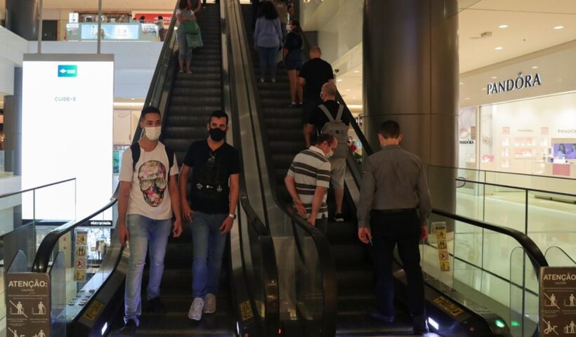BH volta a exigir o uso de máscaras em locais fechados