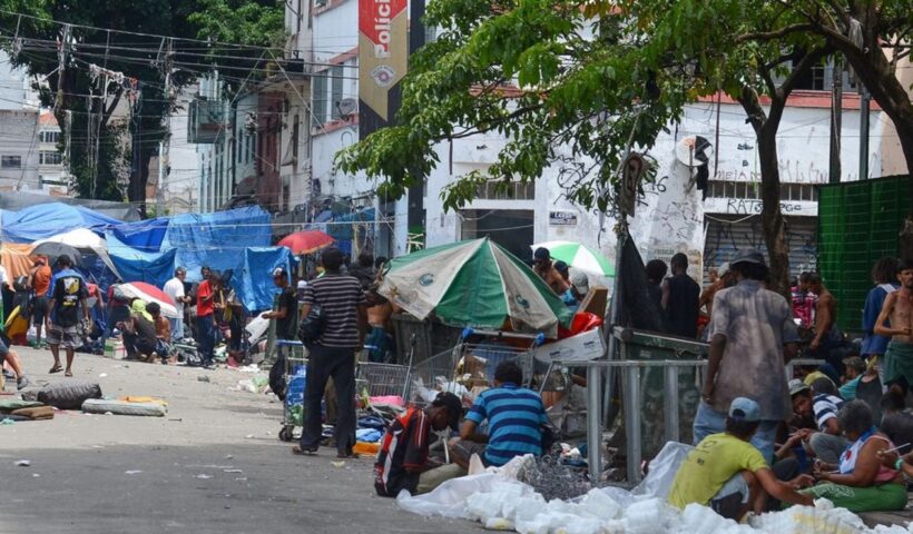 Prefeitura de SP internou mais de 20 dependentes químicos da Cracolândia involuntariamente