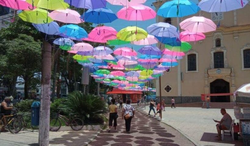 Câmara de Taubaté promulga lei que permite ambulantes em praças e parques