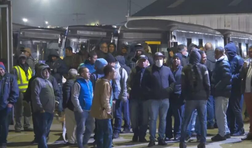Motoristas de ônibus da capital paulista iniciam greve nesta terça-feira