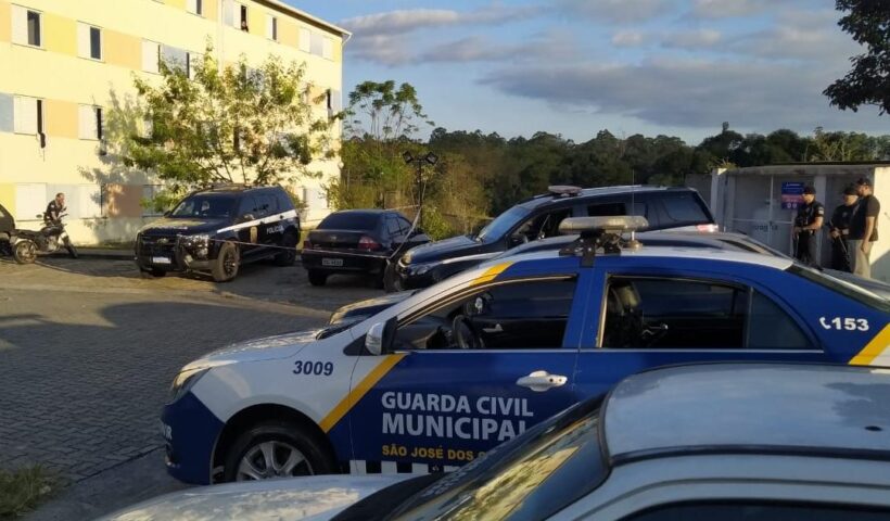 Veículo suspeito usado pelos criminosos que balearam um policial civil em São José é encontrado