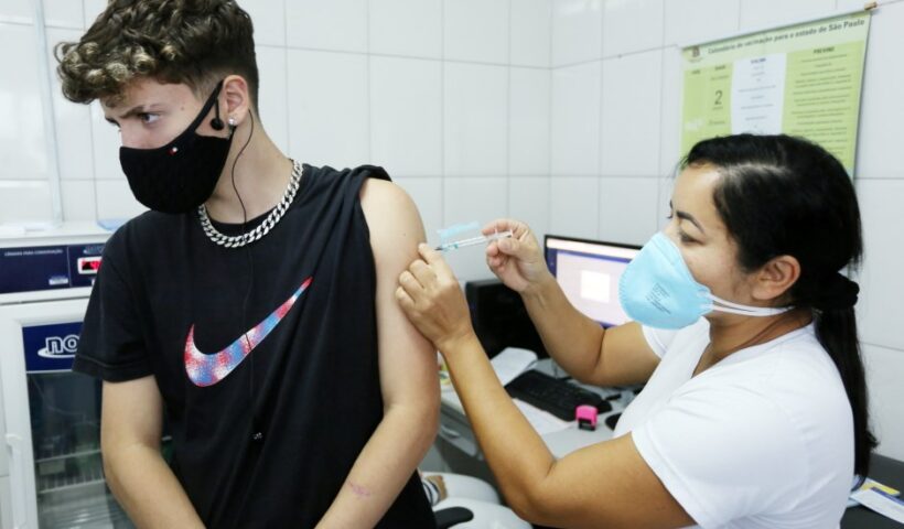 Adolescentes de 12 a 17 anos já podem receber dose de reforço em SJC