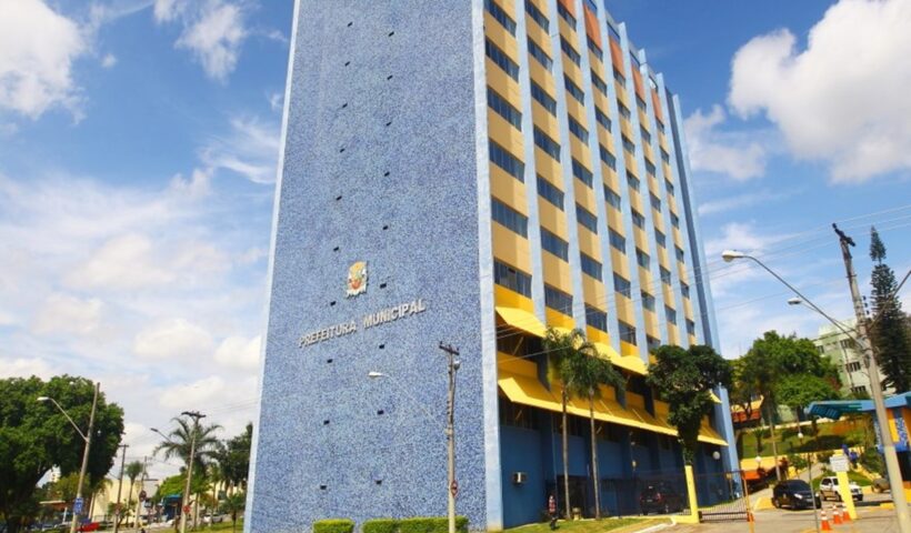 Justiça libera aumento no salário de secretários de São José após recurso