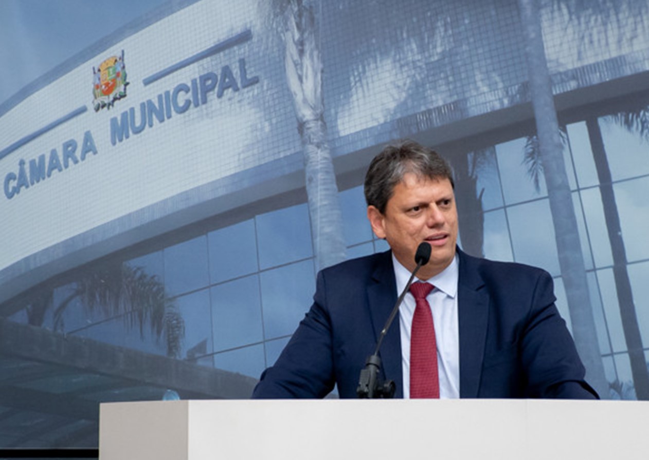 Justiça arquiva pedido de anulação do domicílio eleitoral de Tarcísio de Freitas