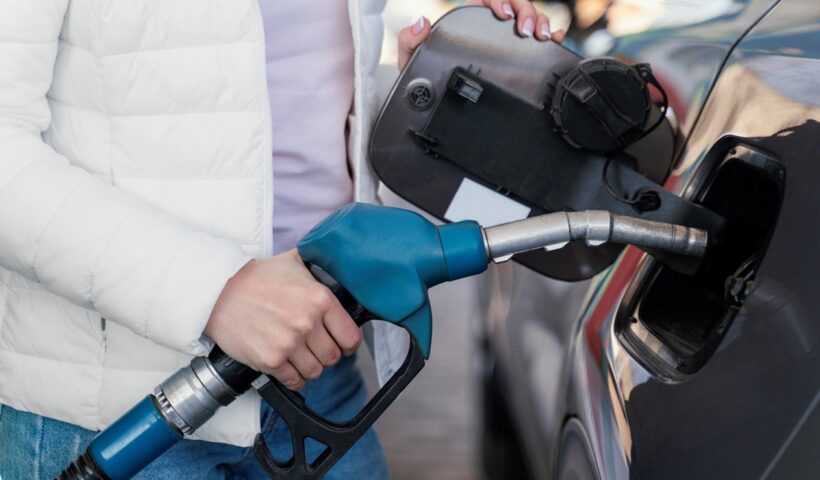 Valor do litro de gasolina cai mais de R$ 0,75 na região