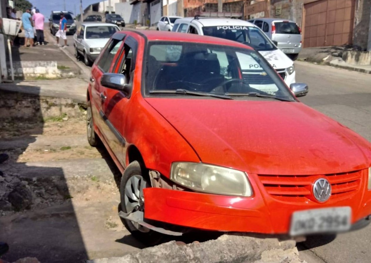 Mulher morre após ser atropelada na calçada da própria casa em Jacareí