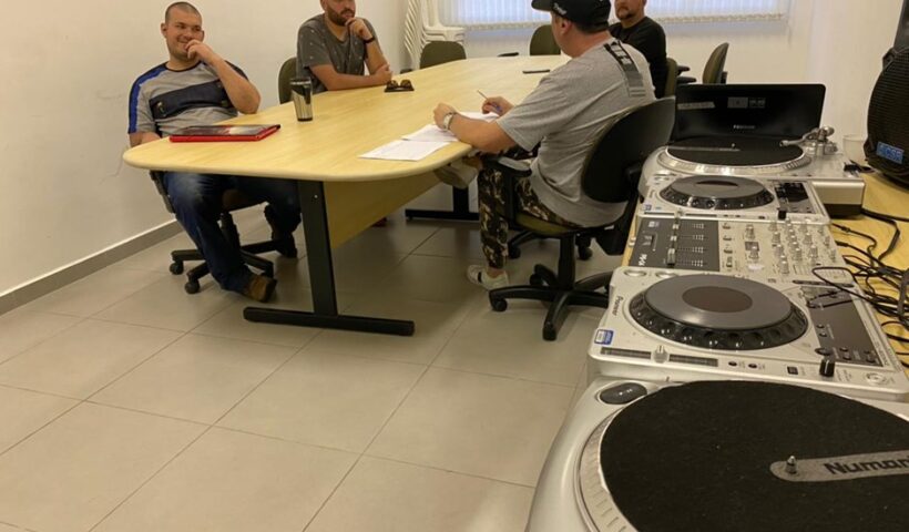 Curso de DJ inicia segunda turma com 75 alunos inscritos