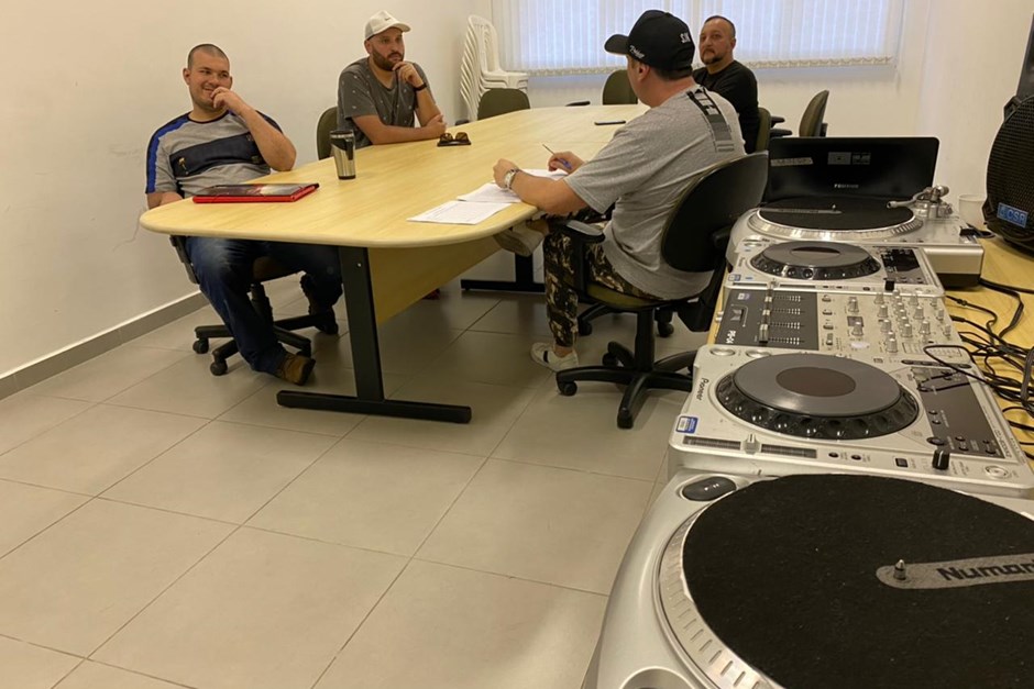Curso de DJ inicia segunda turma com 75 alunos inscritos