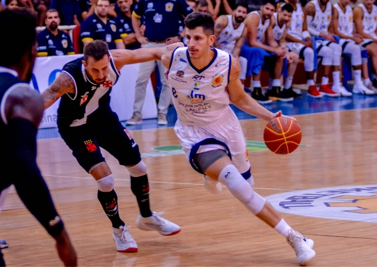 JACAREÍ RECEBE BASKETBALL CAMP