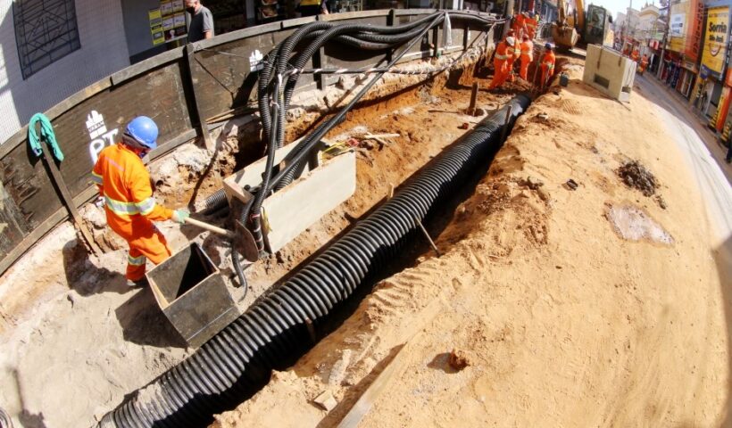 Obras alteram trânsito na rua XV de Novembro, em SJC
