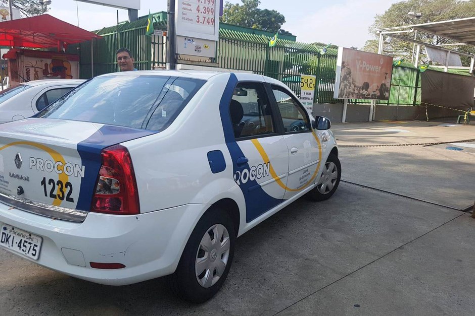 Preços médios de combustíveis continuam caindo em SJC