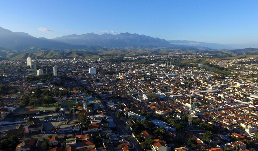 Foto aérea da cidade de Cruzeiro, que deverá investir em mais estradas vicinais