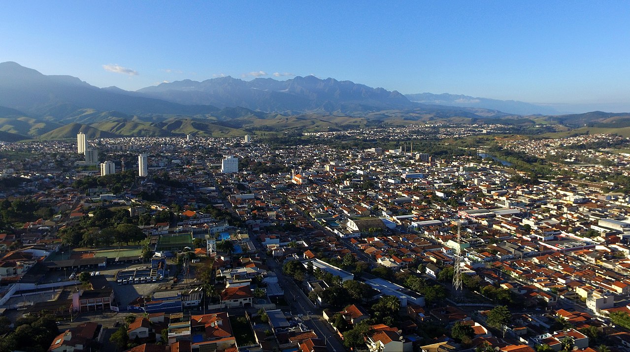 Foto aérea da cidade de Cruzeiro, que deverá investir em mais estradas vicinais