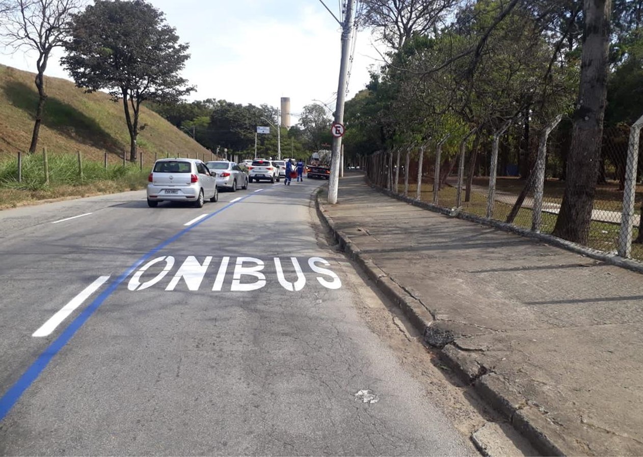 Taubaté faz ação de orientação sobre faixa preferencial de ônibus