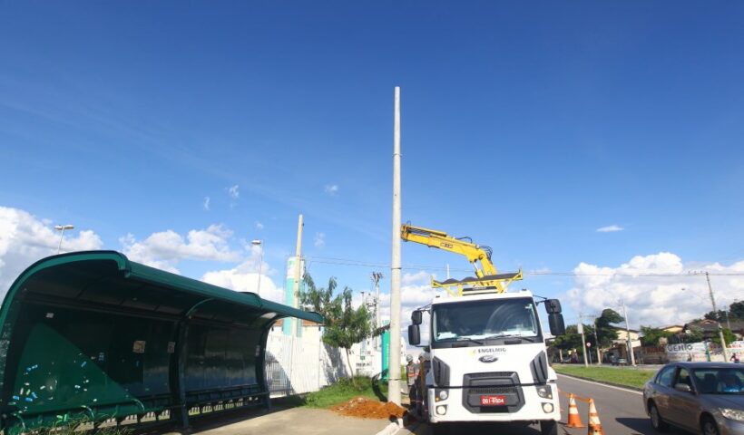 Força-tarefa retira 700 quilos de fios em postes no centro de SJC